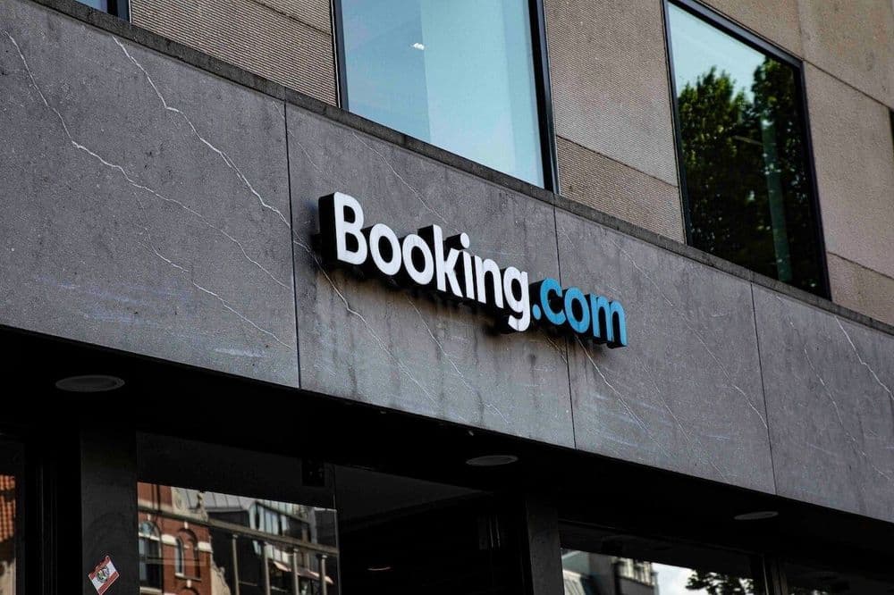 Google Hotels, Booking.com and AI Overview – how AI is reshaping the hotel booking market